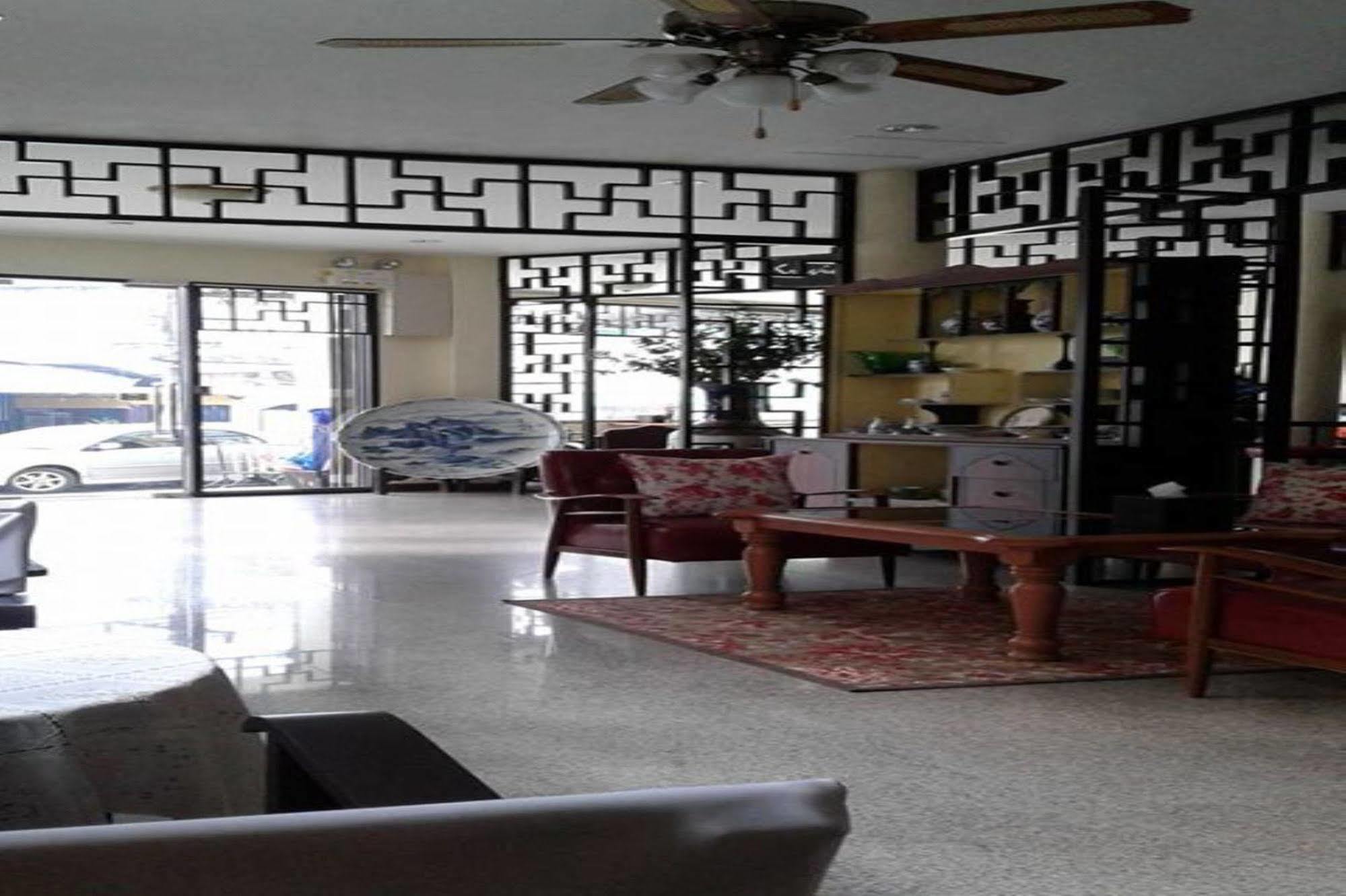 Srisomboon Hostel Транг Екстер'єр фото