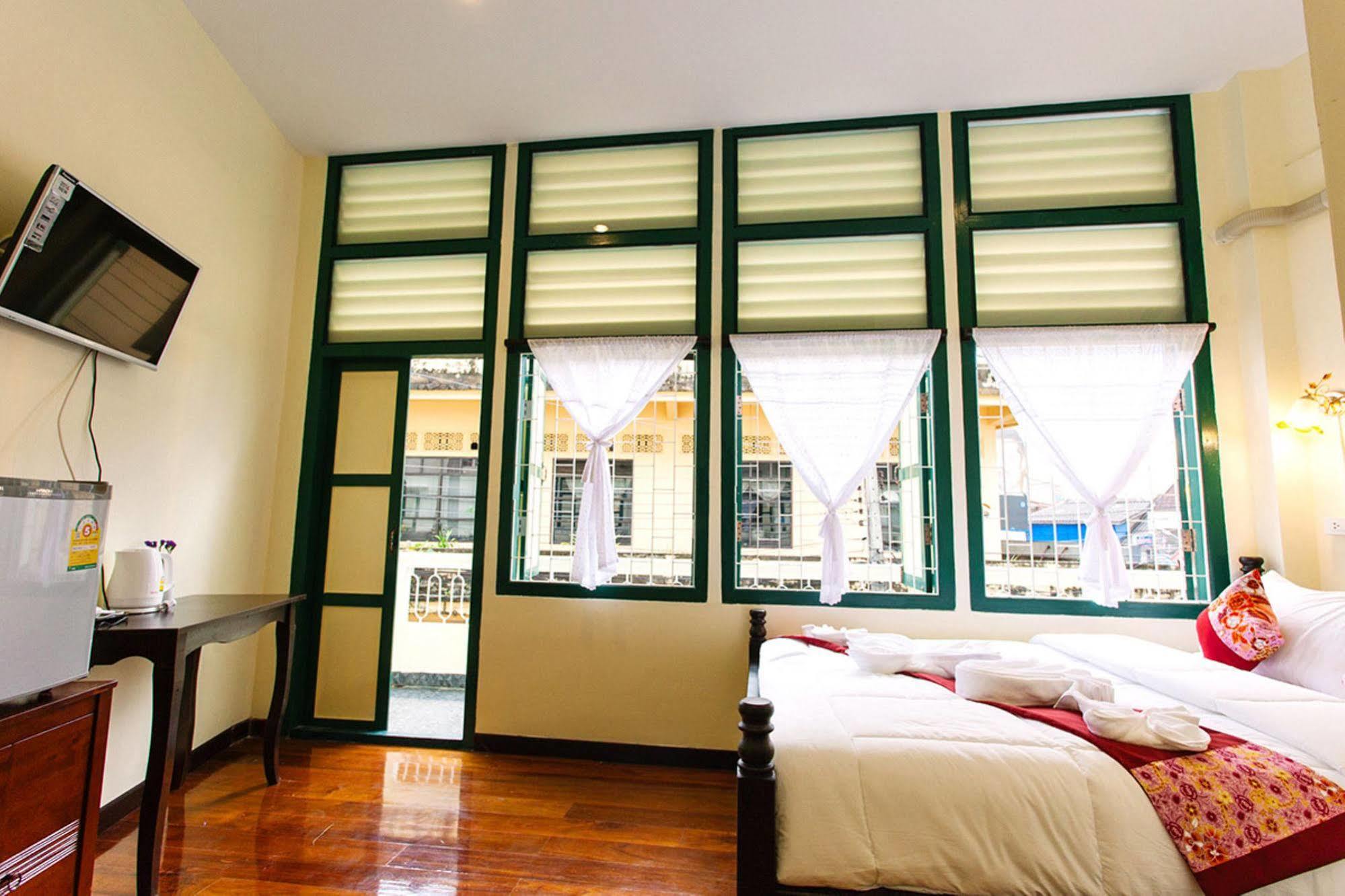 Srisomboon Hostel Транг Екстер'єр фото