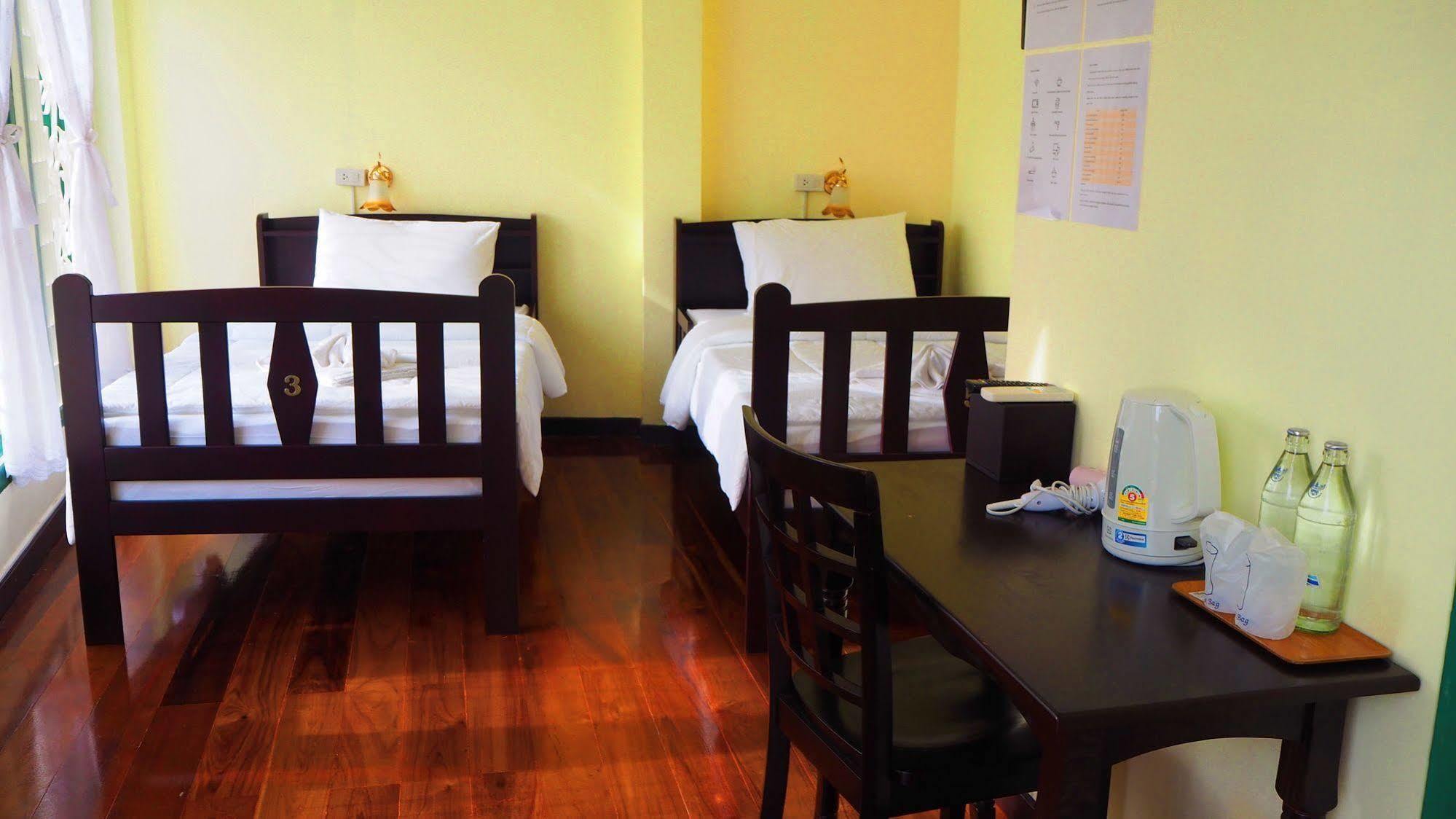 Srisomboon Hostel Транг Екстер'єр фото