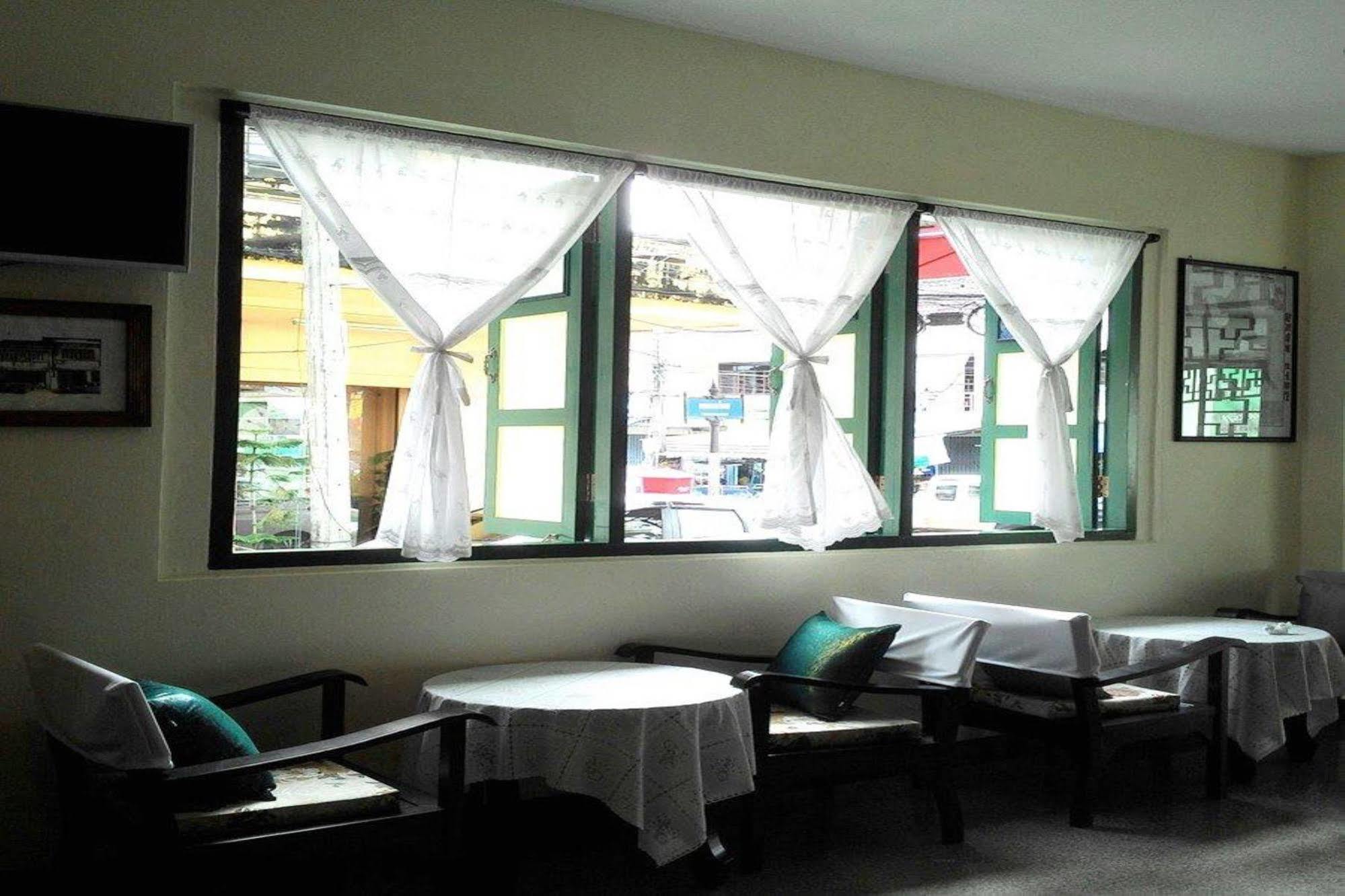 Srisomboon Hostel Транг Екстер'єр фото
